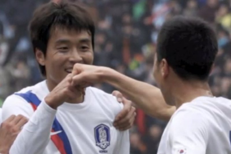 Korea zremisowała z Rosją 1:1, zaś Brazylia z Meksykiem 0:0. Na zdjęciu Koreańczycy cieszą się ze zdobytej bramki