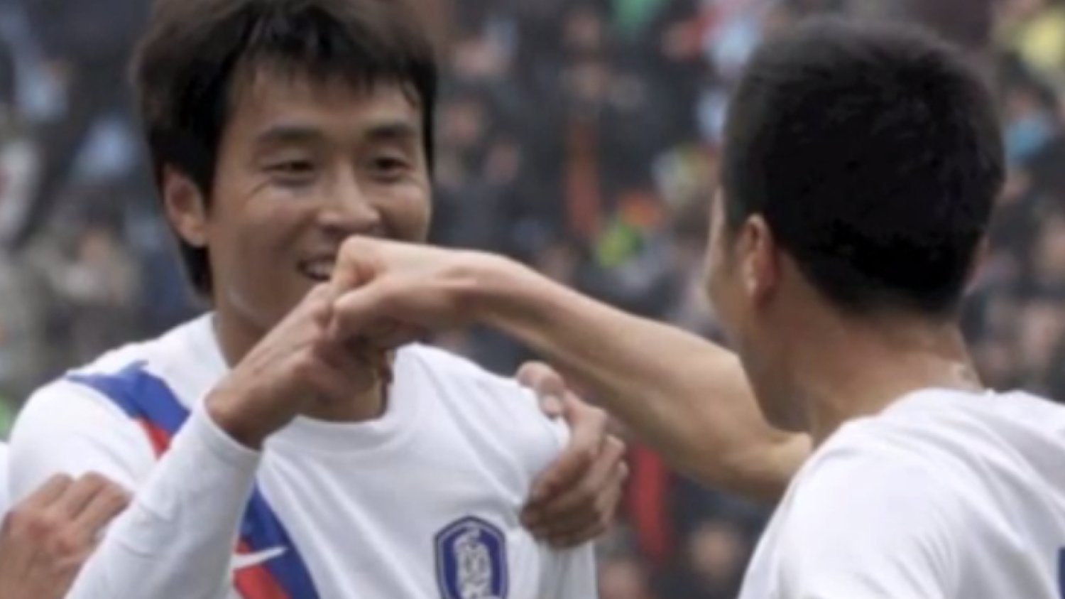 Korea zremisowała z Rosją 1:1, zaś Brazylia z Meksykiem 0:0. Na zdjęciu Koreańczycy cieszą się ze zdobytej bramki