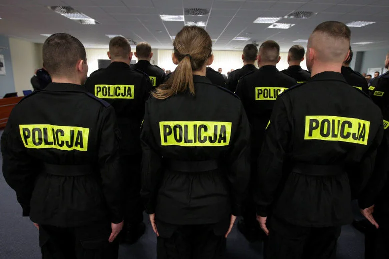 Kolejny skandal związany z molestowaniem seksualnym w warszawskiej policji. Funkcjonariuszka z drogówki oskarża swojego zwierzchnika.