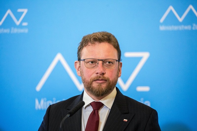 Łukasz Szumowski nie ukrywa, że obowiązek noszenia maseczek w Polsce może wrócić.