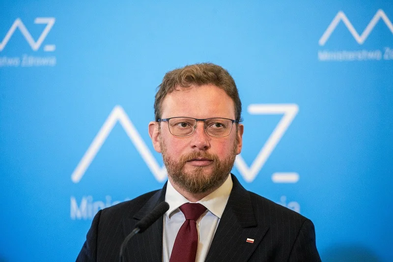 Łukasz Szumowski nie ukrywa, że obowiązek noszenia maseczek w Polsce może wrócić.