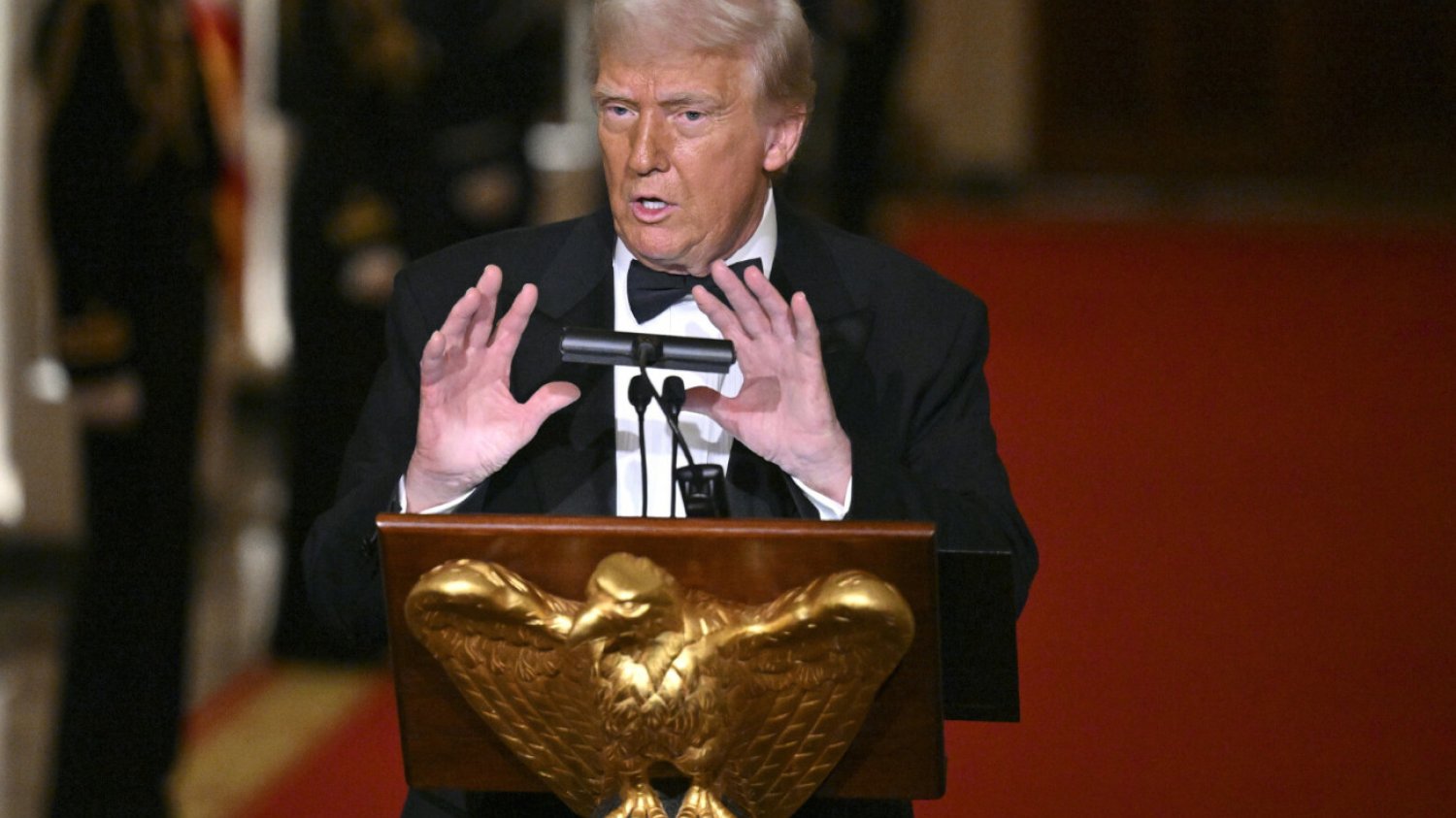 Co Donald Trump ma na ręku? W USA piszą o siniaku ukrytym pod makijażem