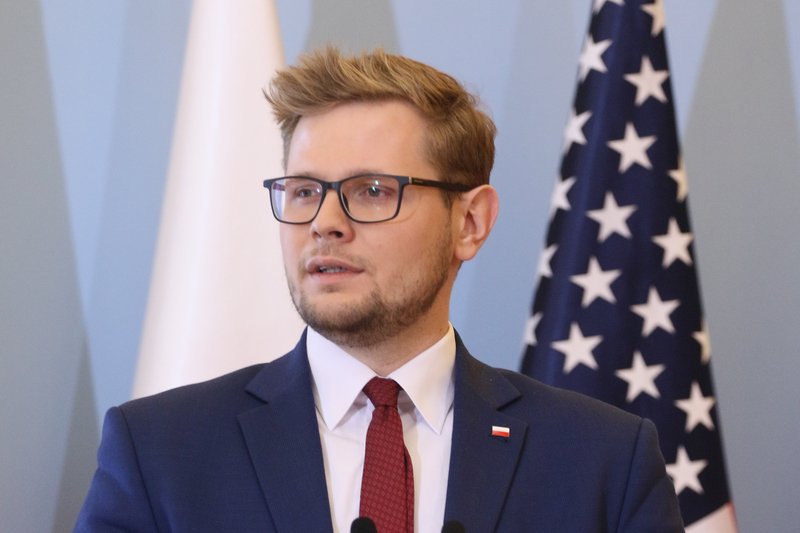 Minister środowiska próbował namówić kierowcę, żeby zwolnił.