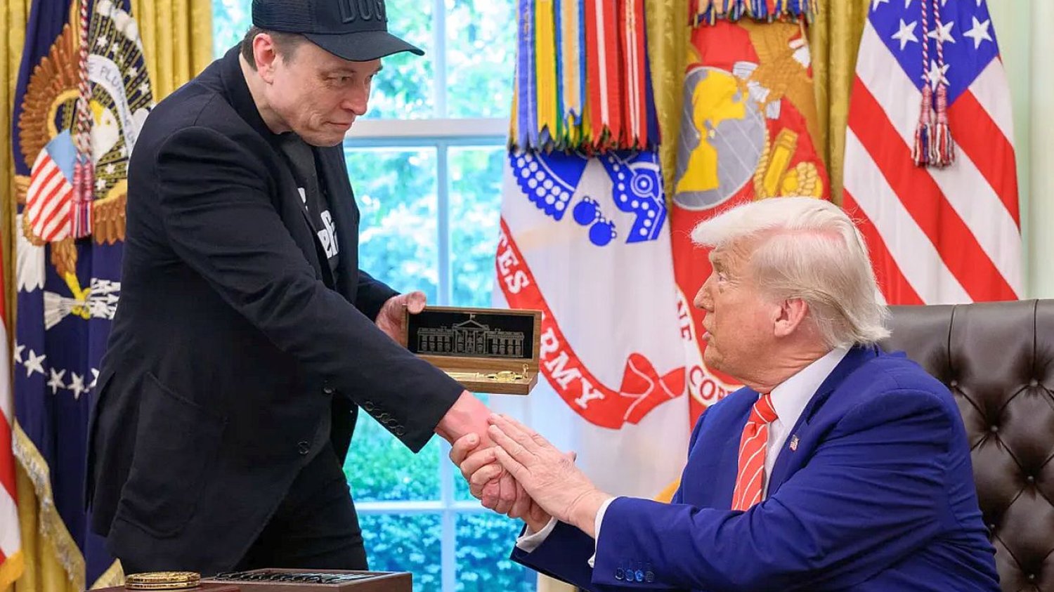 Musk rzucił poważnym oskarżeniem w stronę Trumpa. "Czas na naprawdę dużą bombę" Trump figuruje w aktach Epsteina. Musk chce dymisji prezydenta USA