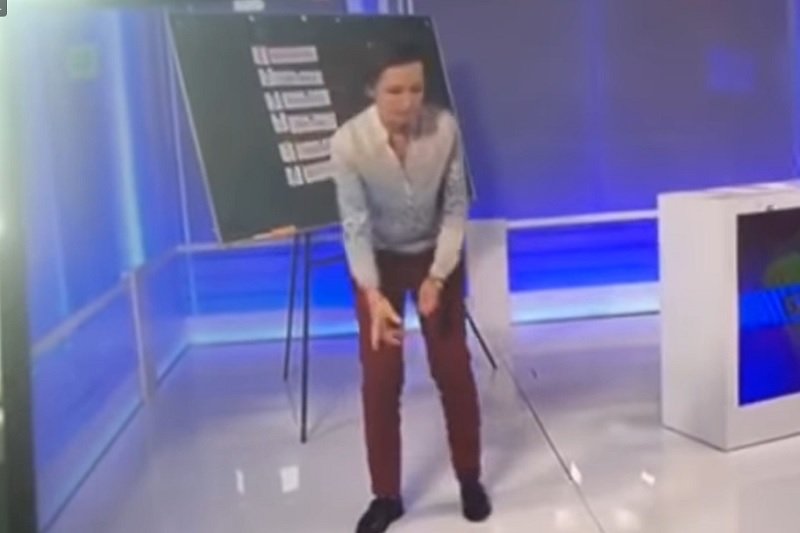 "Szkoła z TVP" tym razem pokazał, jak się sieje trawę.