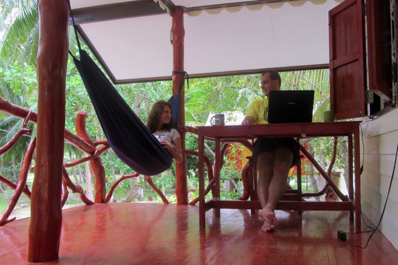 Życie jak w Mad.... w Tajlandii. Kupili bilety w jedną stronę i zamieszkali na azjatyckiej wyspie. "To dla nas raj"