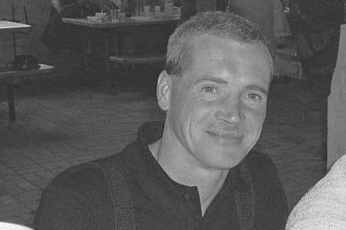 Zmarły strażak był związany ze strażą od lat. 80.