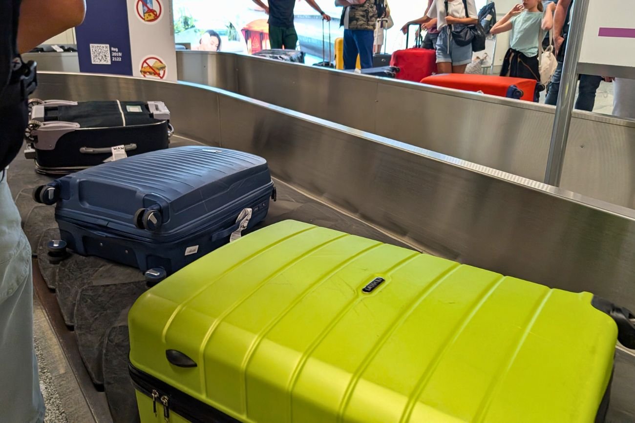 Jeden błąd na lotnisku i sprzęt za tysiące złotych ląduje w koszu. Uważaj podczas pakowania