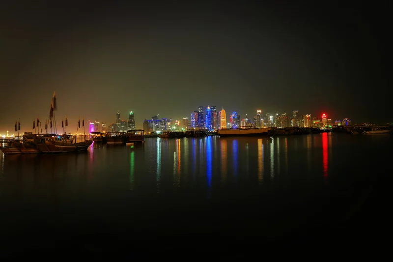 Stolica Kataru Doha nadaje się do bezpiecznego zwiedzenia nawet w środku nocy. Upały gwarantowane.