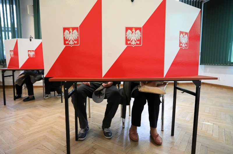 Niektórzy o wynikach wyborów dowiedzieli się dopiero kilka dni. Są tacy, którzy nie znają nazw partii.