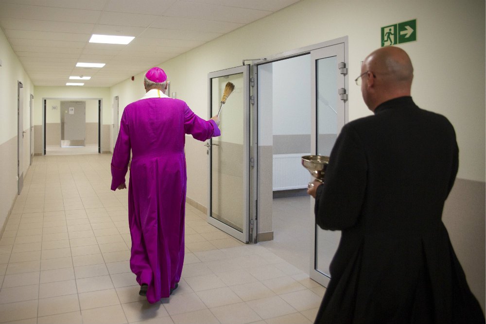 Połowa Polaków nie chce religii w szkołach. Na zdjęciu rozpoczęcie roku szkolnego w pierwszej w Polsce szkole metropolitalnej.