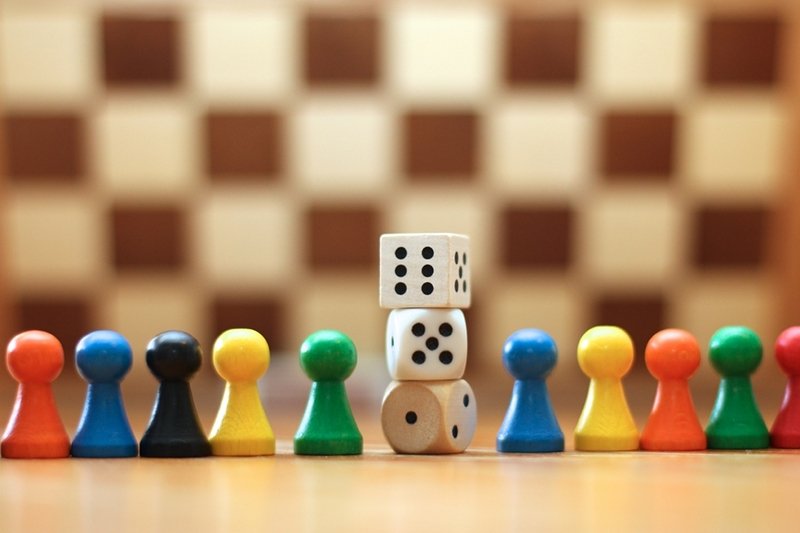 Gry planszowe i komputerowe coraz częściej służą firmom do rekrutacji pracowników. To zjawisko nazwano grywalizacją.