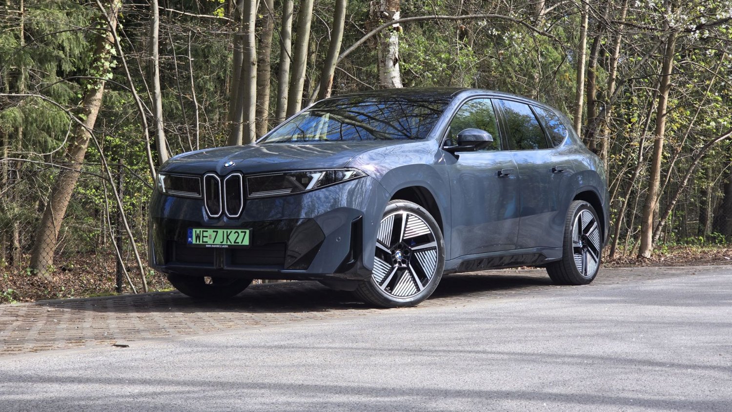 BMW iX3 niszczy system. No i po co komu gałki przy nawiewach, jak ma takie ekrany?!