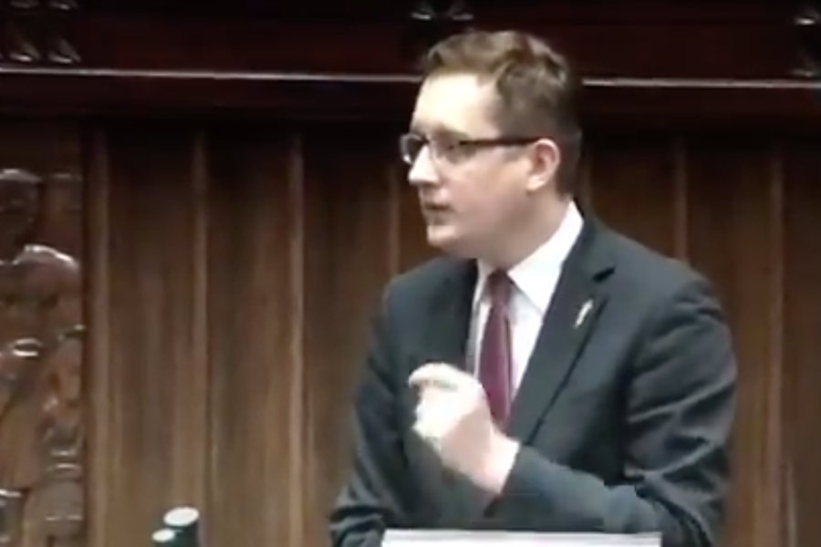 Robert Winnicki zaatakował PiS. Odpowiedział mu marszałek Sejmu Marek Kuchciński pytaniem o tęczowy piątek.