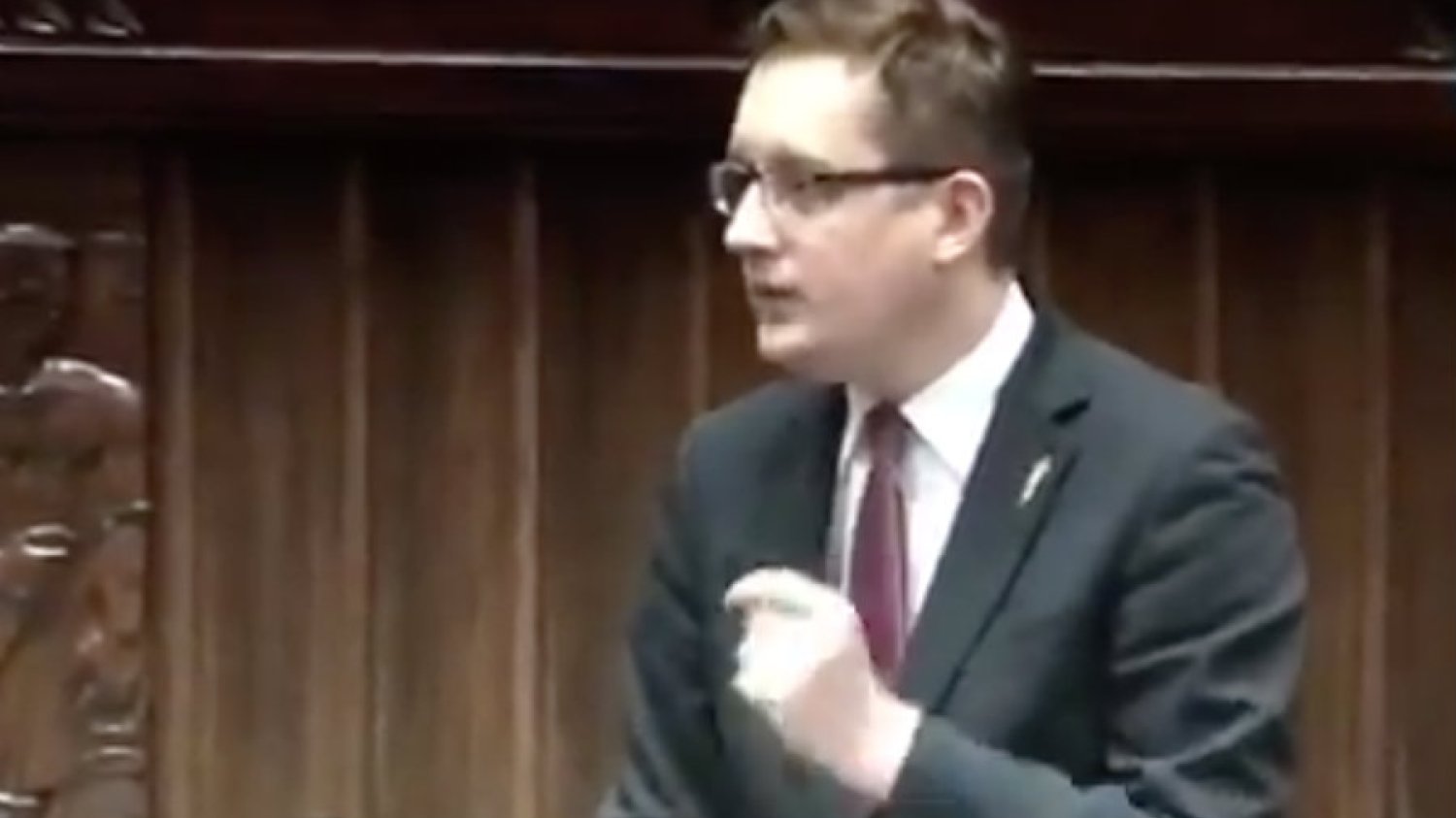 Robert Winnicki zaatakował PiS. Odpowiedział mu marszałek Sejmu Marek Kuchciński pytaniem o tęczowy piątek.
