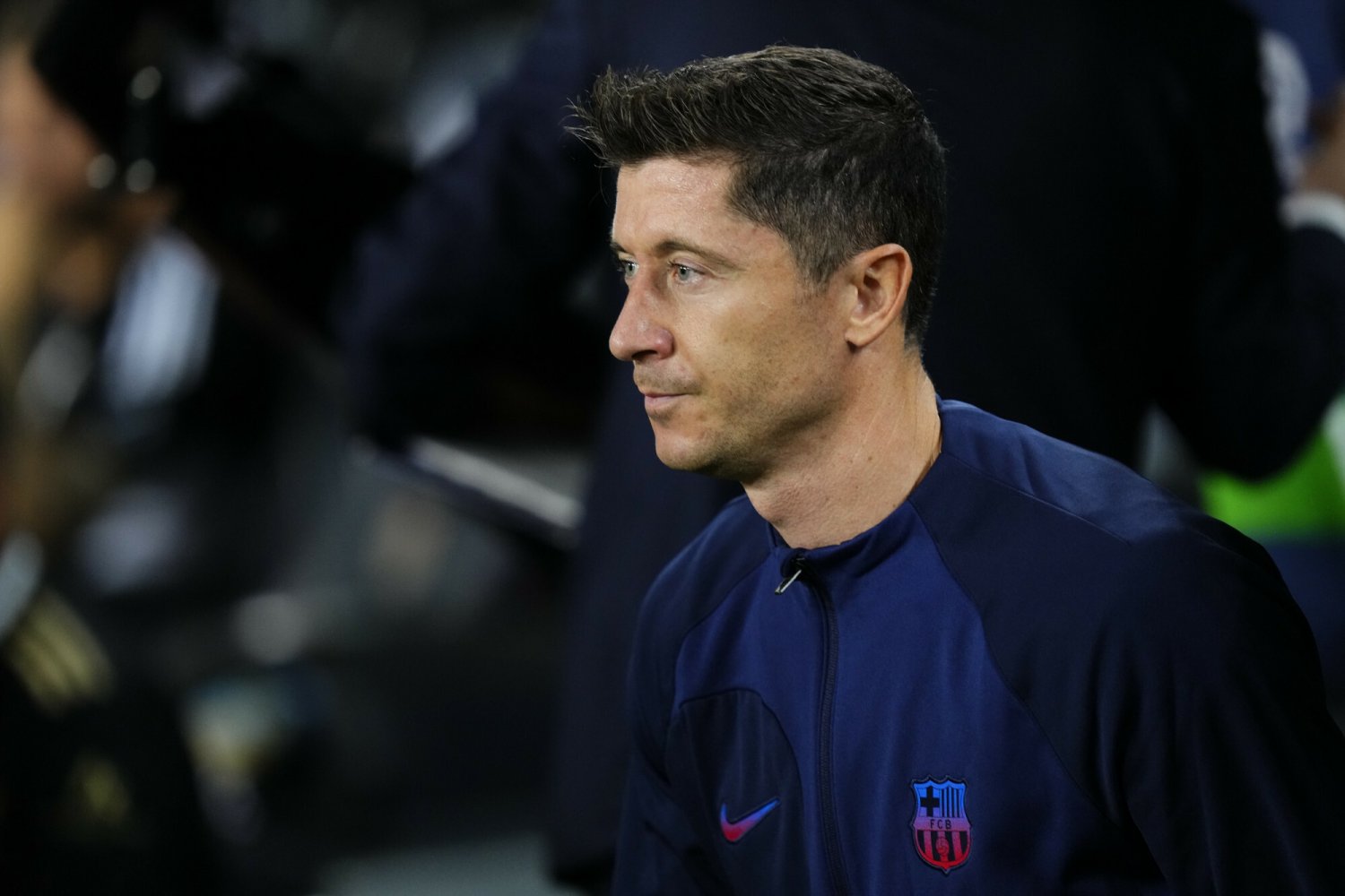 Robert Lewandowski przyłapany o trzeciej nad ranem. Nie miał zbyt wesołej miny