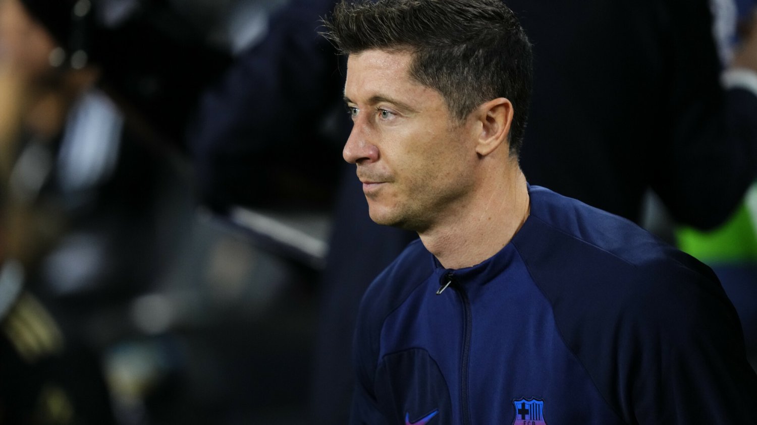 Robert Lewandowski przyłapany o trzeciej nad ranem. Nie miał zbyt wesołej miny