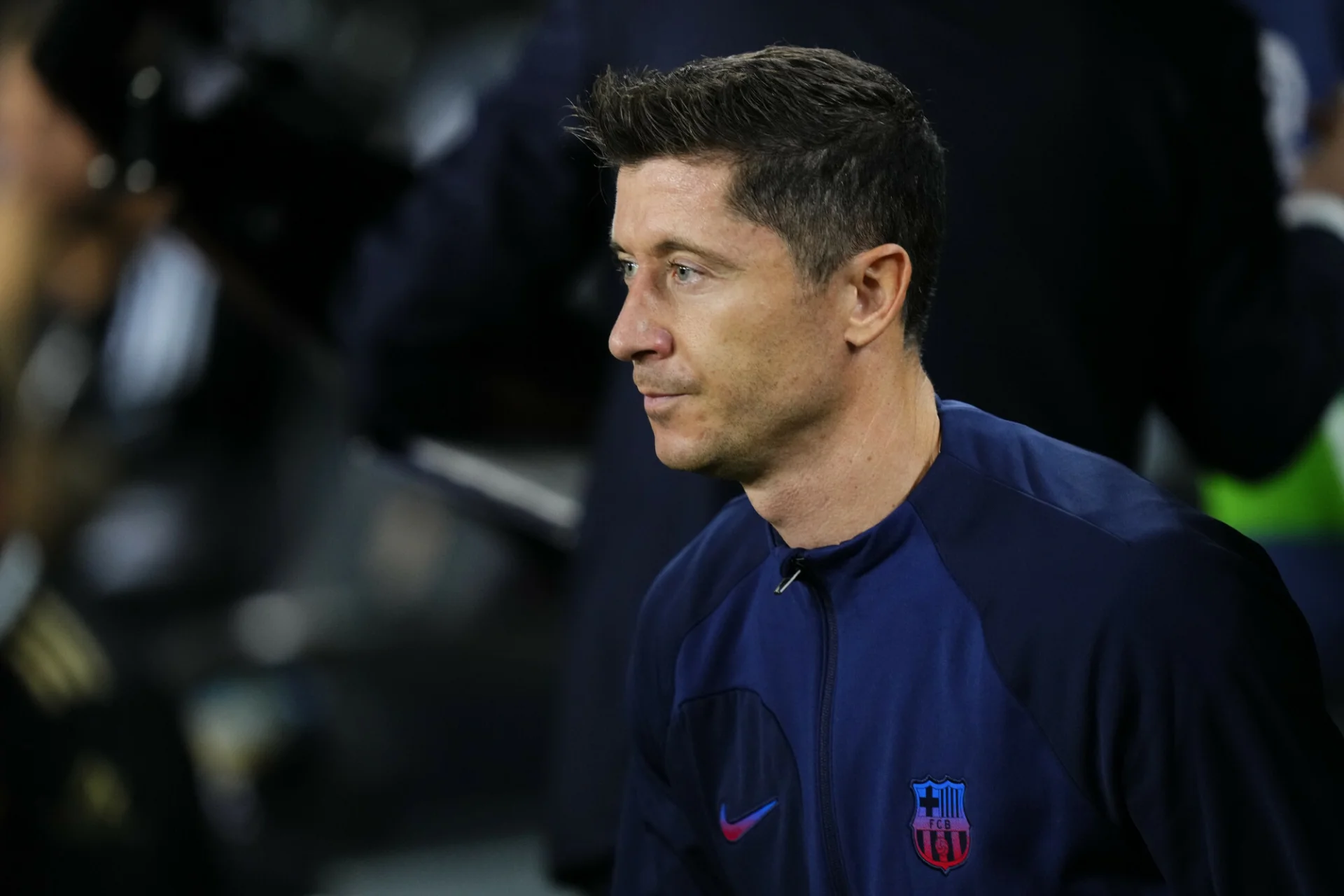 Robert Lewandowski przyłapany o trzeciej nad ranem. Nie miał zbyt wesołej miny