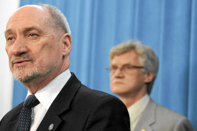 Macierewicz chce wyłączyć dokumenty będące w gestii MON ze zbioru "Z" IPN.