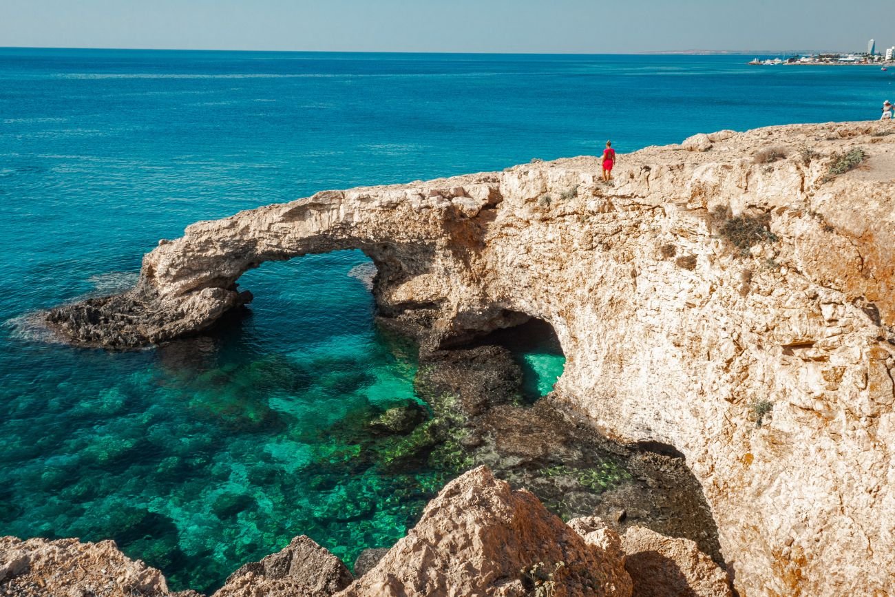Most miłości jest jedną z największych atrakcji Cypru. Znajduje się niedaleko Ajia Napy