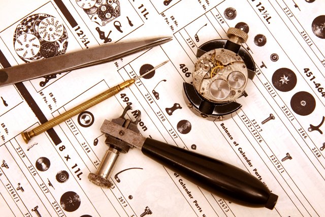 Sztuka zegarmistrzowska wymaga precyzji.