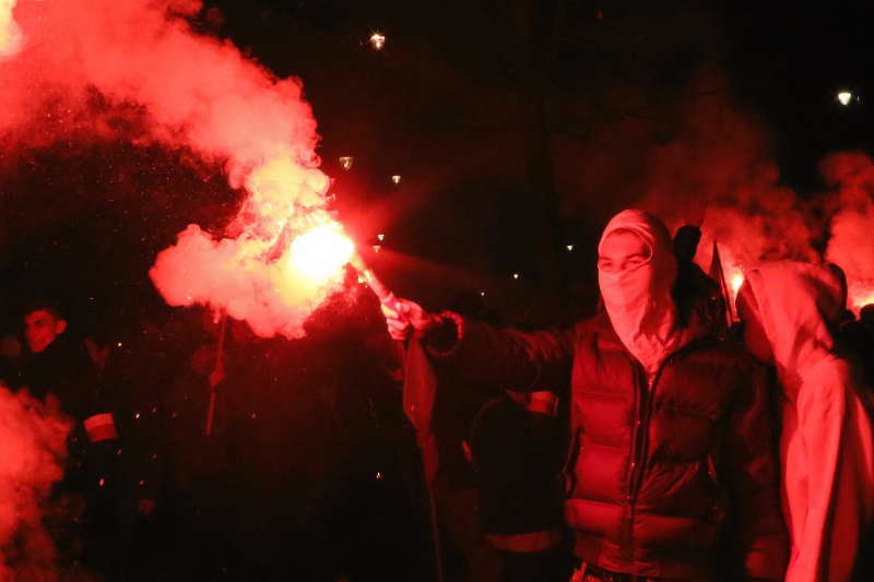 Zakaz noszenia masek podczas zgromadzeń publicznych? Chciałoby się ścigać bandytów, ale...
