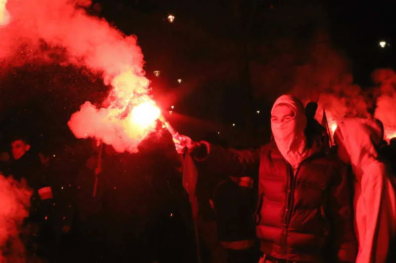 Zakaz noszenia masek podczas zgromadzeń publicznych? Chciałoby się ścigać bandytów, ale...