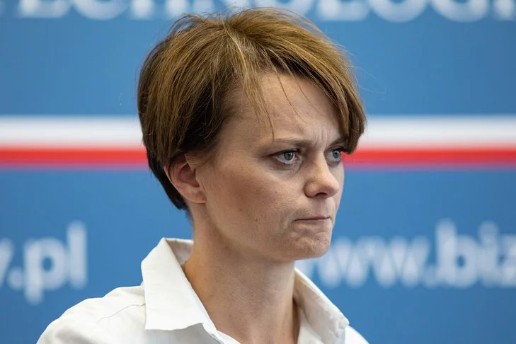 Minister Jadwiga Emilewicz ostrzegała, że stan nadzwyczajny to m.in. wojsko na ulicach.