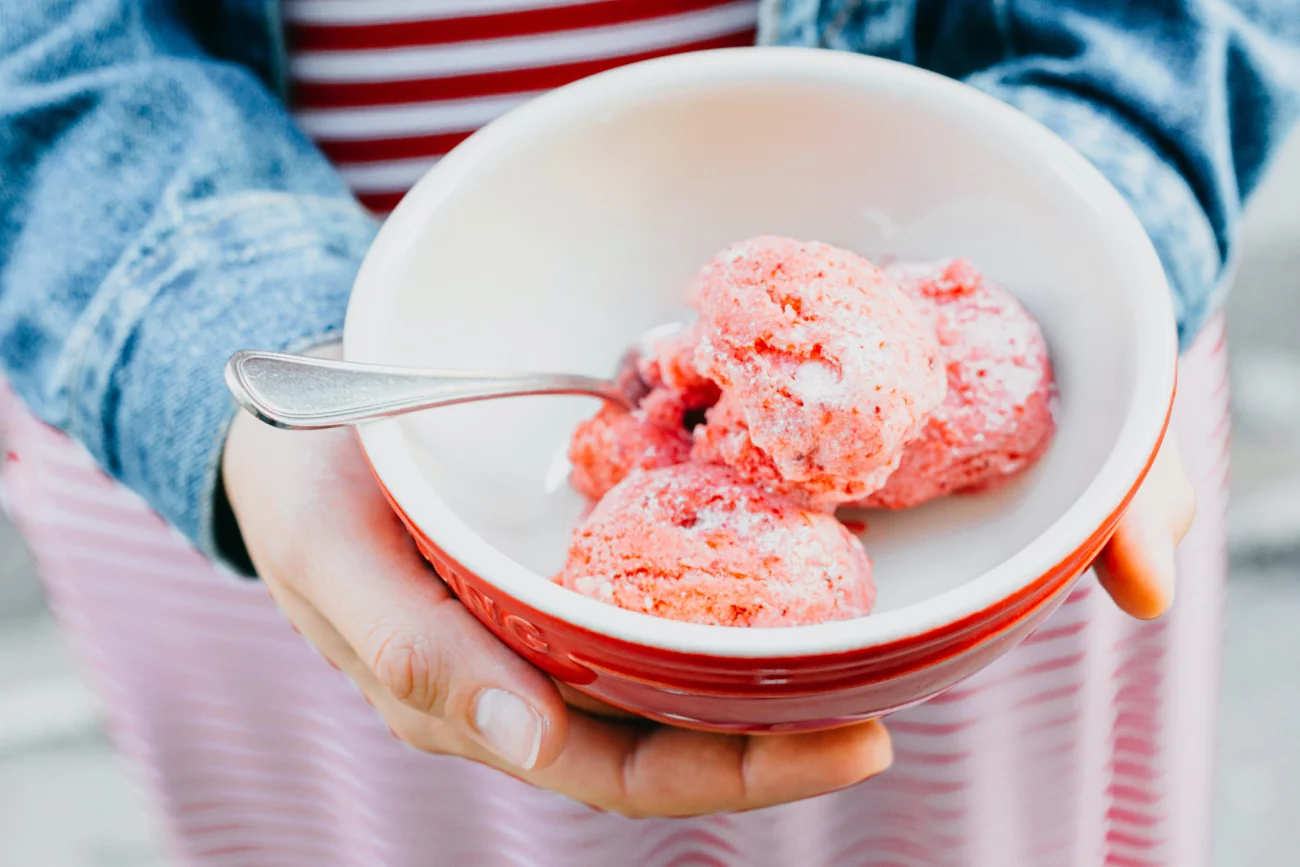 Jak zrobić zdrowe, domowe lody? Oto 3 przepisy na przepyszne lody bez cukru