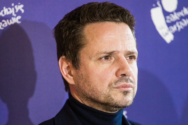 Prezydent Rafał Trzaskowski pomaga innej zalanej gminie, niż chciałby PiS. TVP powtarza, że nie chce pomóc w ogóle.