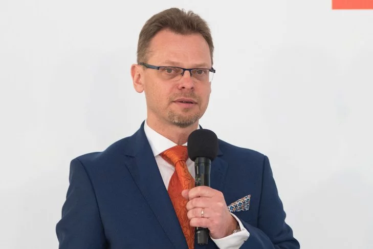 Marcin Szumowski przekonuje, że wcale nie ma korzyści z tego, że jest bratem ministra zdrowia.