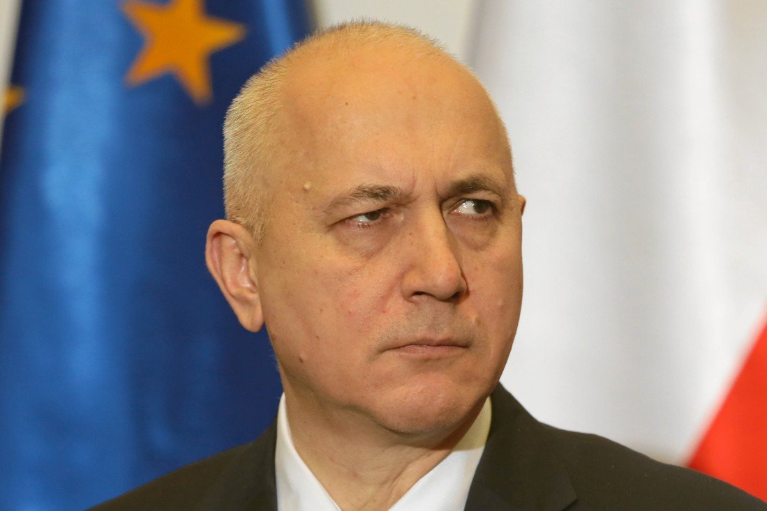 PO-paprańcy i ich PO-mocnicy. Tak odniósł się do opozycji wobec PiS Joachim Brudziński komentując decyzję Zjednoczonej Prawicy ws. wyborów. Słowa Joachima Brudzińskiego skierowane do opozycji zdają się potwierdzać obawy PiS przed przegraną w wyborach prezydenckich.