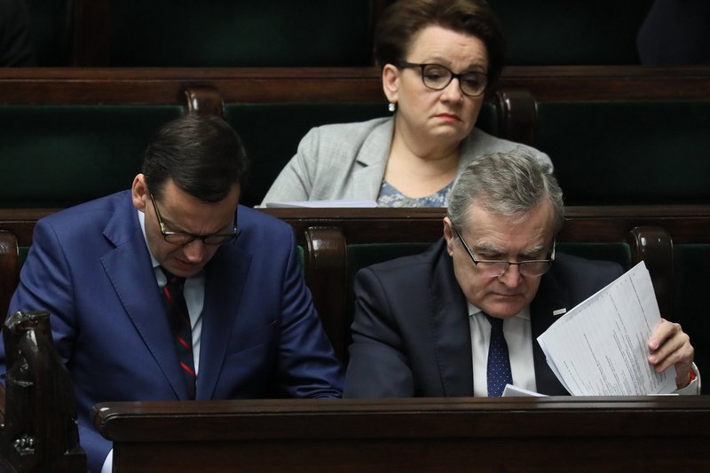 Strajk nauczycieli z ZNP został zawieszony, ale to nie koniec problemów rządzących.