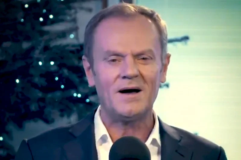 Donald Tusk składając Polakom życzenia nawiązał do swojego występu w "Szansie na sukces" sprzed wielu lat.