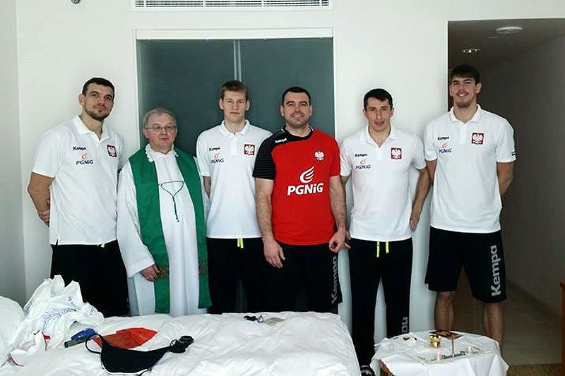 Bramkarz reprezentacji Polski w piłce ręcznej przekonuje, że to gorliwa modlitwa i obecność kapelana dały jemu i jego kolegom brązowy medal mundialu.