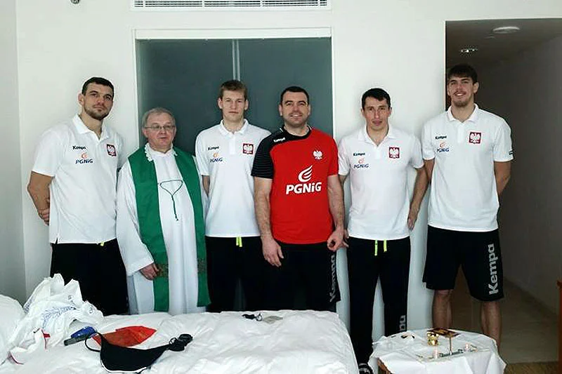 Bramkarz reprezentacji Polski w piłce ręcznej przekonuje, że to gorliwa modlitwa i obecność kapelana dały jemu i jego kolegom brązowy medal mundialu.