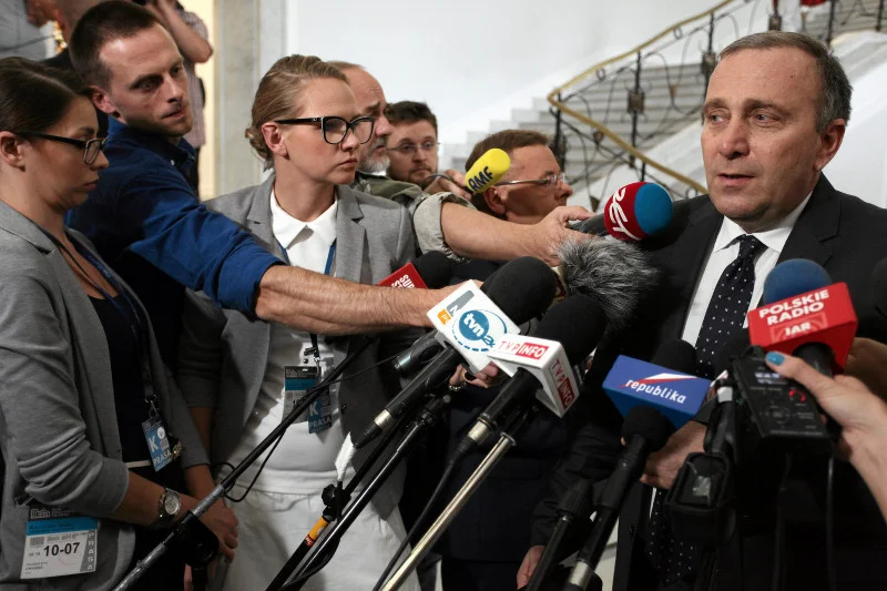 Grzegorz Schetyna, minister spraw zagranicznych, podkreślił solidarność Polaków z migrantami. Zaznaczył jednak, że Europa musi działać wspólnie.