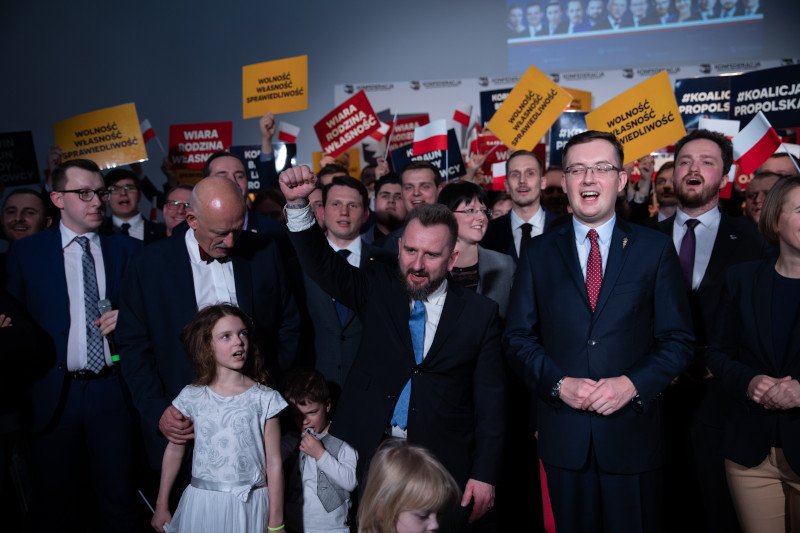 Konfederacja KORWiN Braun Liroy Narodowcy depcze Kukiz'15 po piętach.