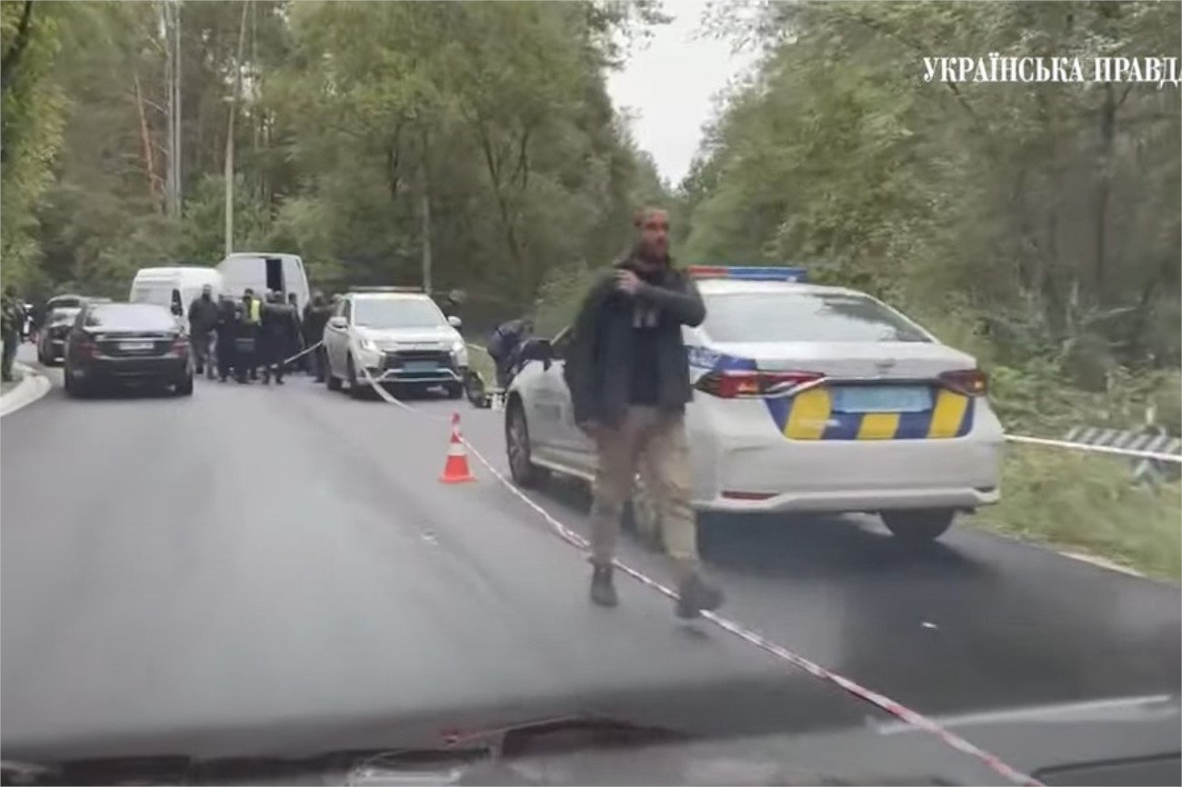 Pod Kijowem ostrzelano samochód z asystentem Wołodymyra Zełenskiego.