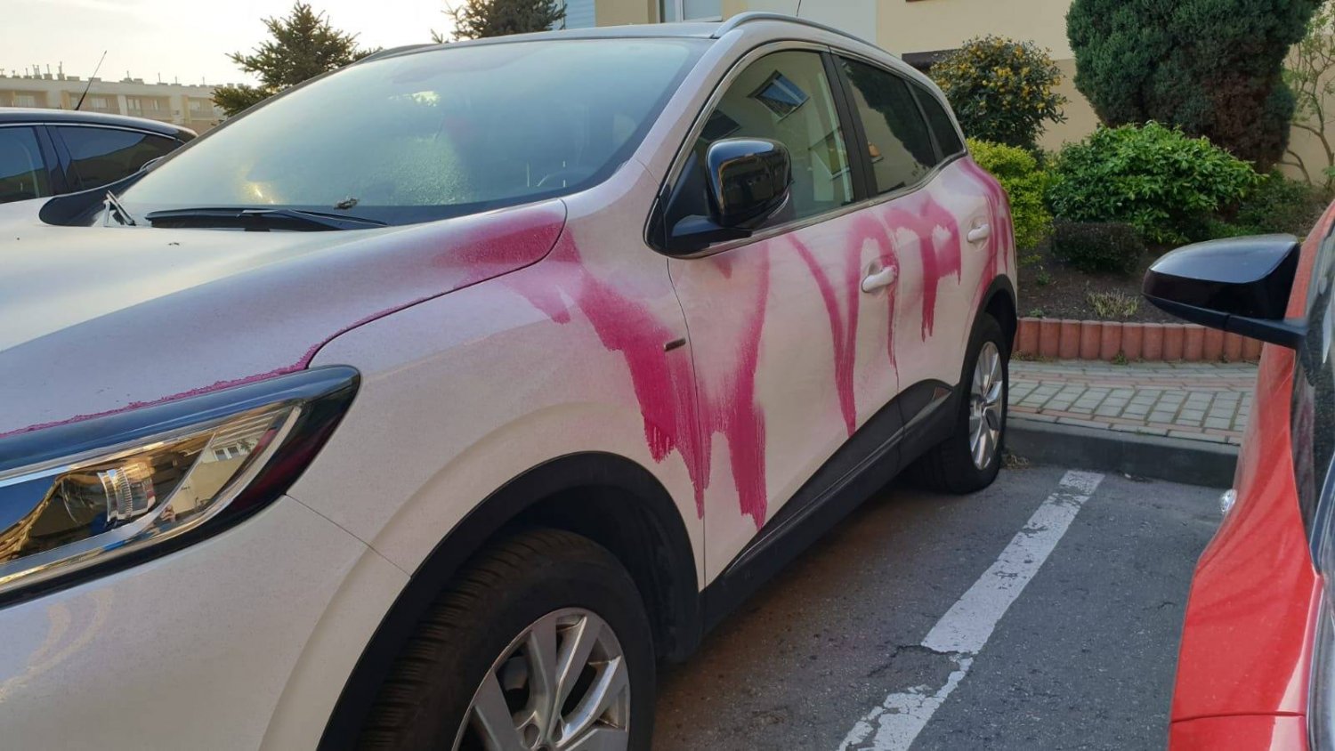 W Gliwicach ktoś oblał farbą auto pielęgniarki z lokalnego szpitala. Gliwice: atak na auto pielęgniarki z lokalnego szpitala