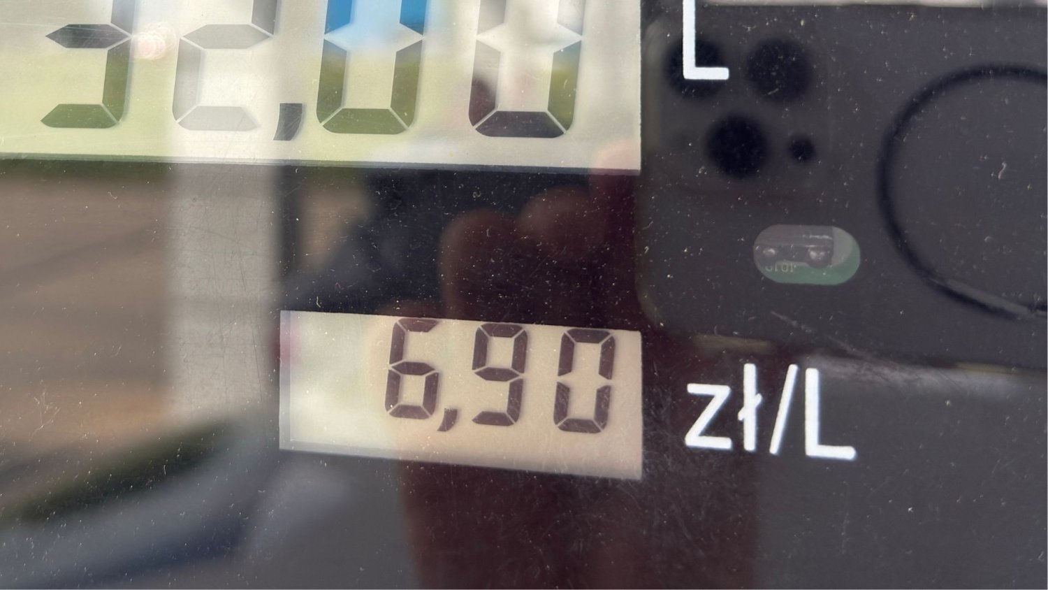 6,9 zł za benzynę nadal możliwe. Przy tych cenach paliw jedna sieć ratuje portfel