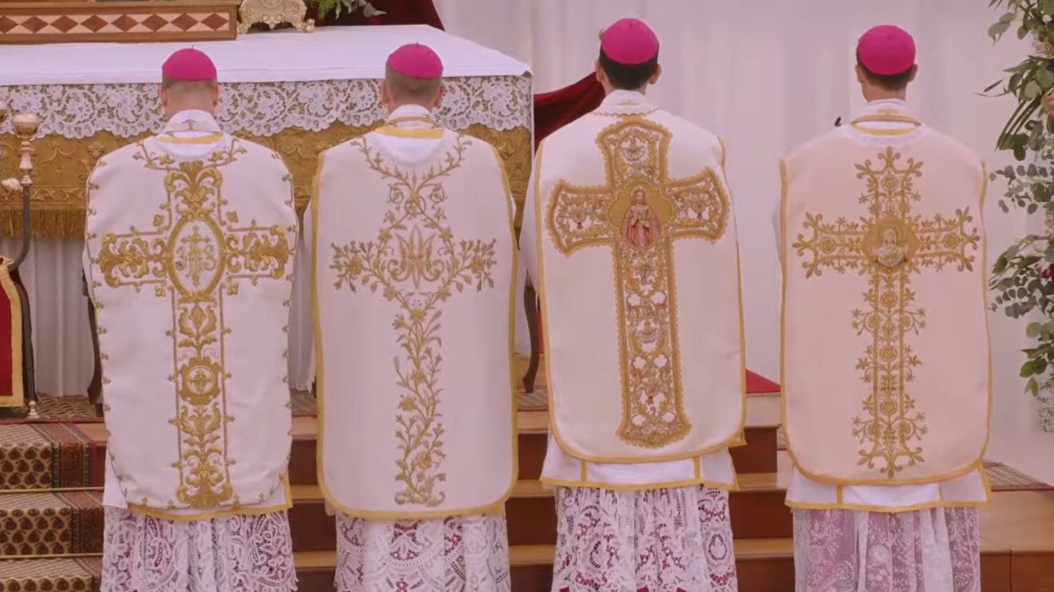 Ceremonii sakr biskupich czterech kapłanów Bractwa Kapłańskiego św. Piusa X.