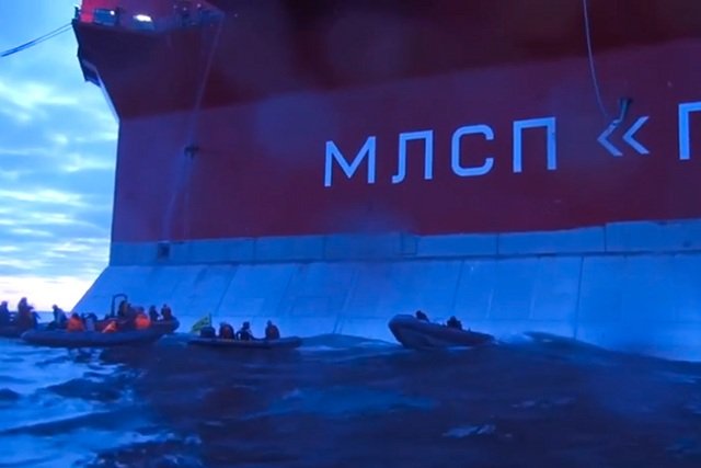 Aktywiści Greenpeace'u chcieli pokojowo protestować na platformie wiertniczej Gazpromu