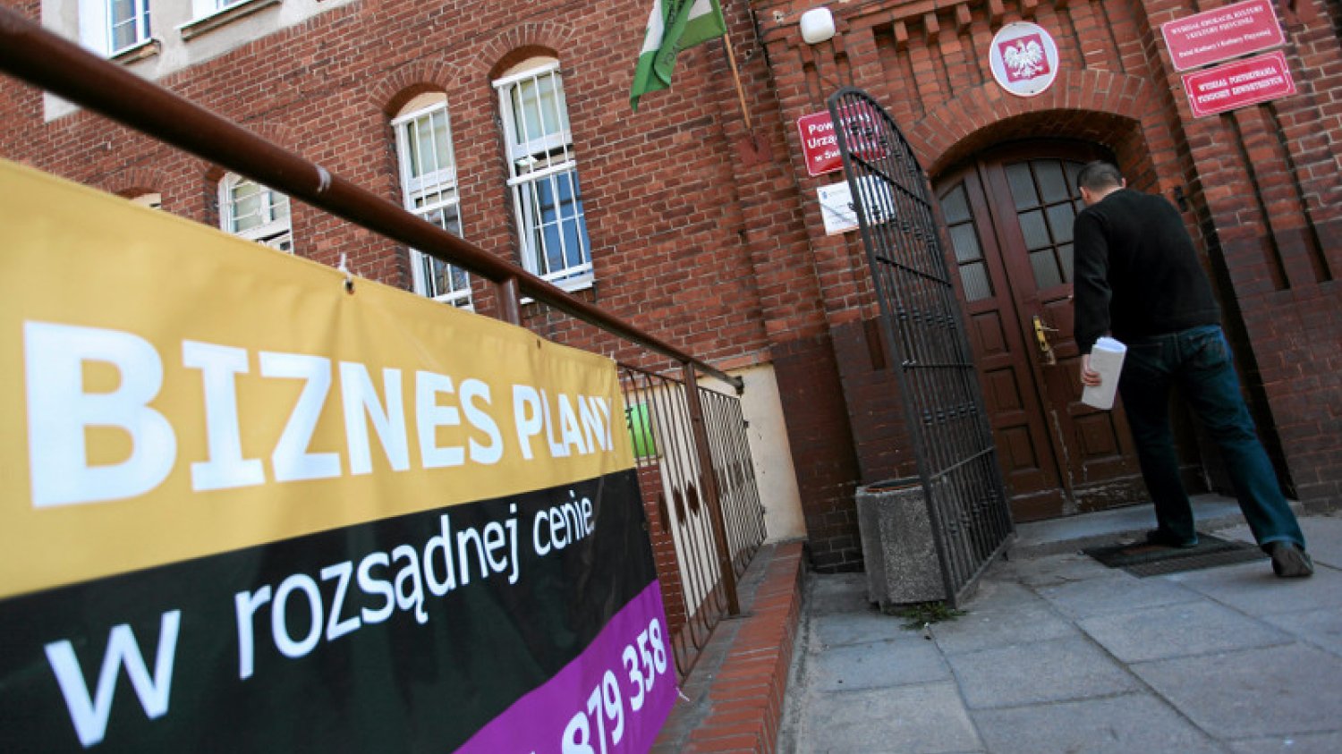 Wstrzymano dofinansowanie zakładania małych firm. Pieniądze idą na antyaborcyjny Program Za Życiem.