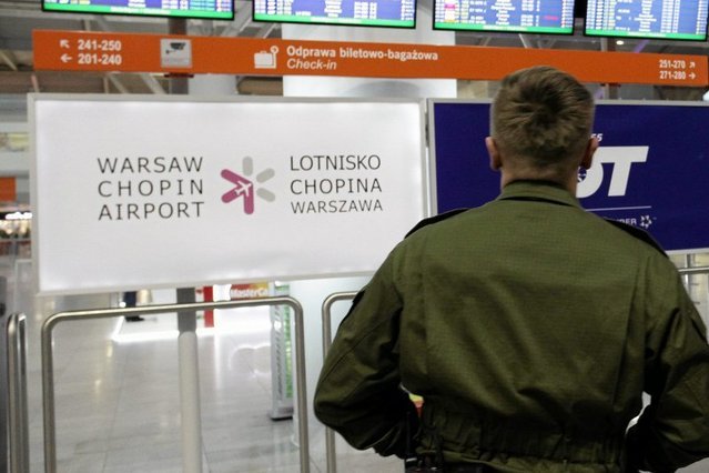 Codziennie słyszymy o rasistowskich incydentach w Polsce. Okazuje się, że na największym, międzynarodowych lotnisku w Polsce także można się z tym spotkać.