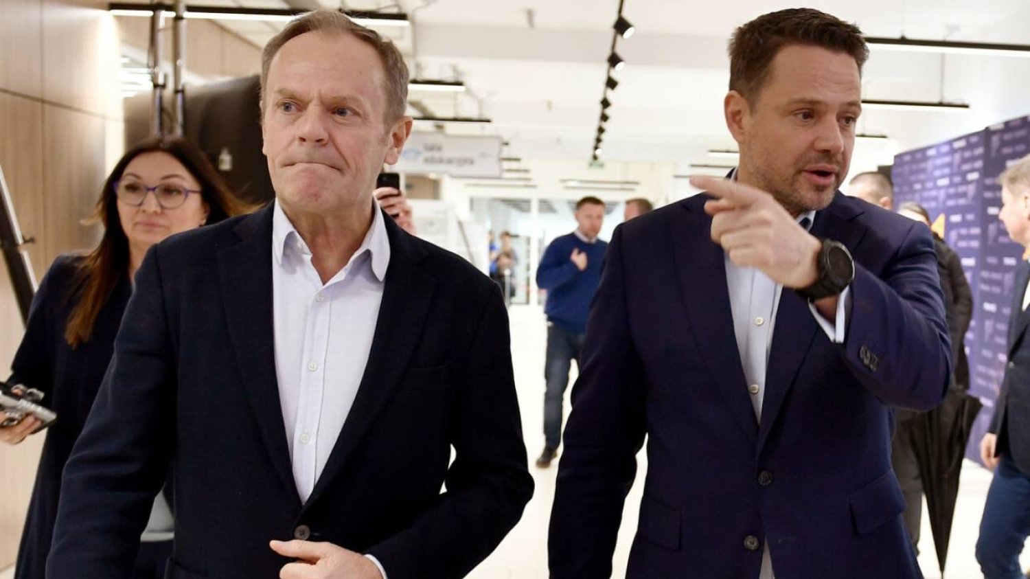 Donald Tusk oburzony jajkami. Młodzieżówka ziobrystów miała dla niego bilet