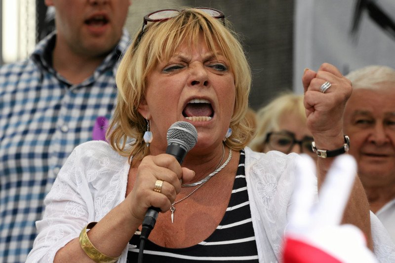 "Sama jestem w szoku" – mówi nam aktorka. Dorota Stalińska wśród przeciwników PiS wzbudziła zachwyt swoim przemówieniem przed Sejmem. Zwolennicy rozpoczęli atak.