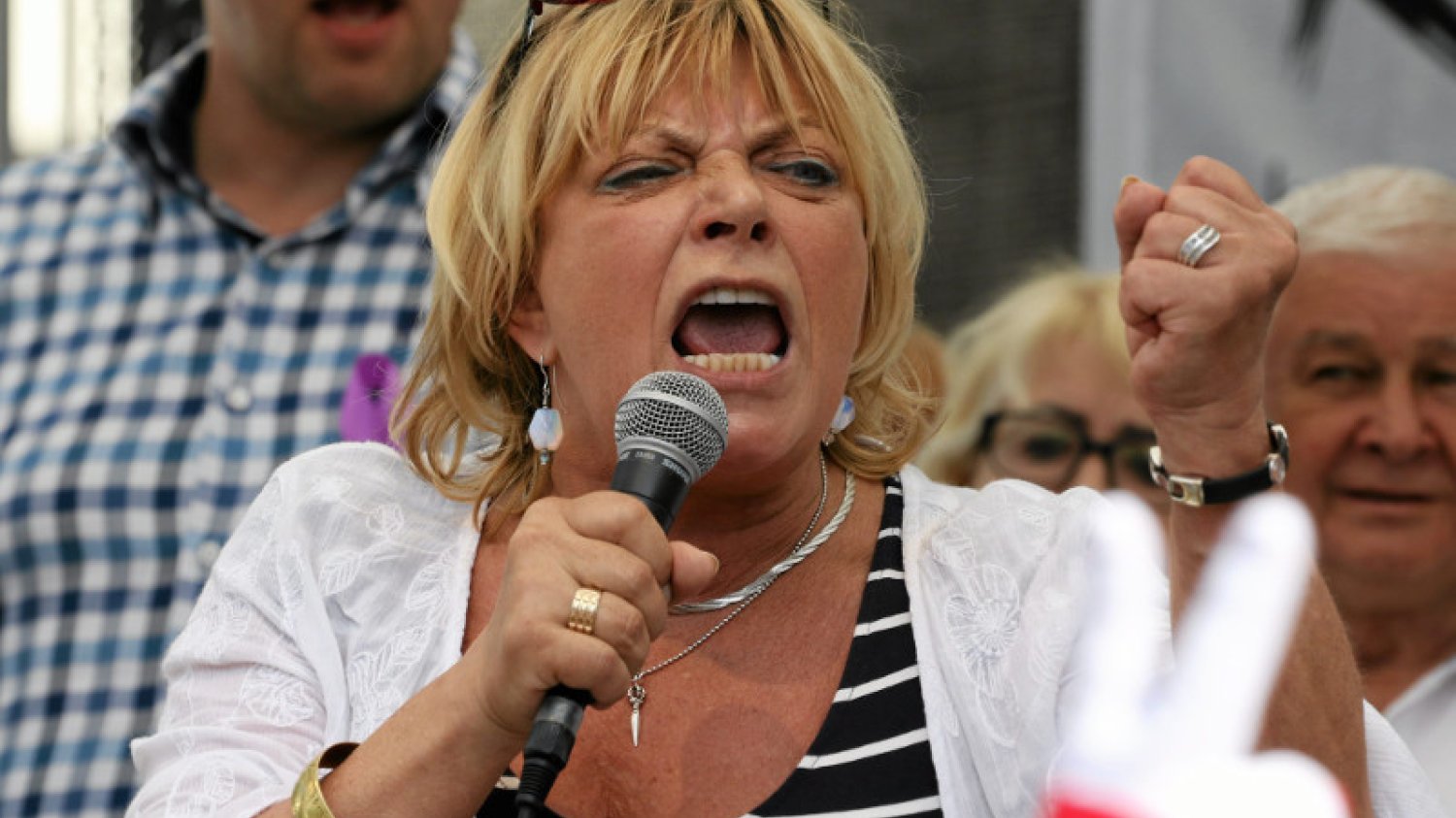 "Sama jestem w szoku" – mówi nam aktorka. Dorota Stalińska wśród przeciwników PiS wzbudziła zachwyt swoim przemówieniem przed Sejmem. Zwolennicy rozpoczęli atak.