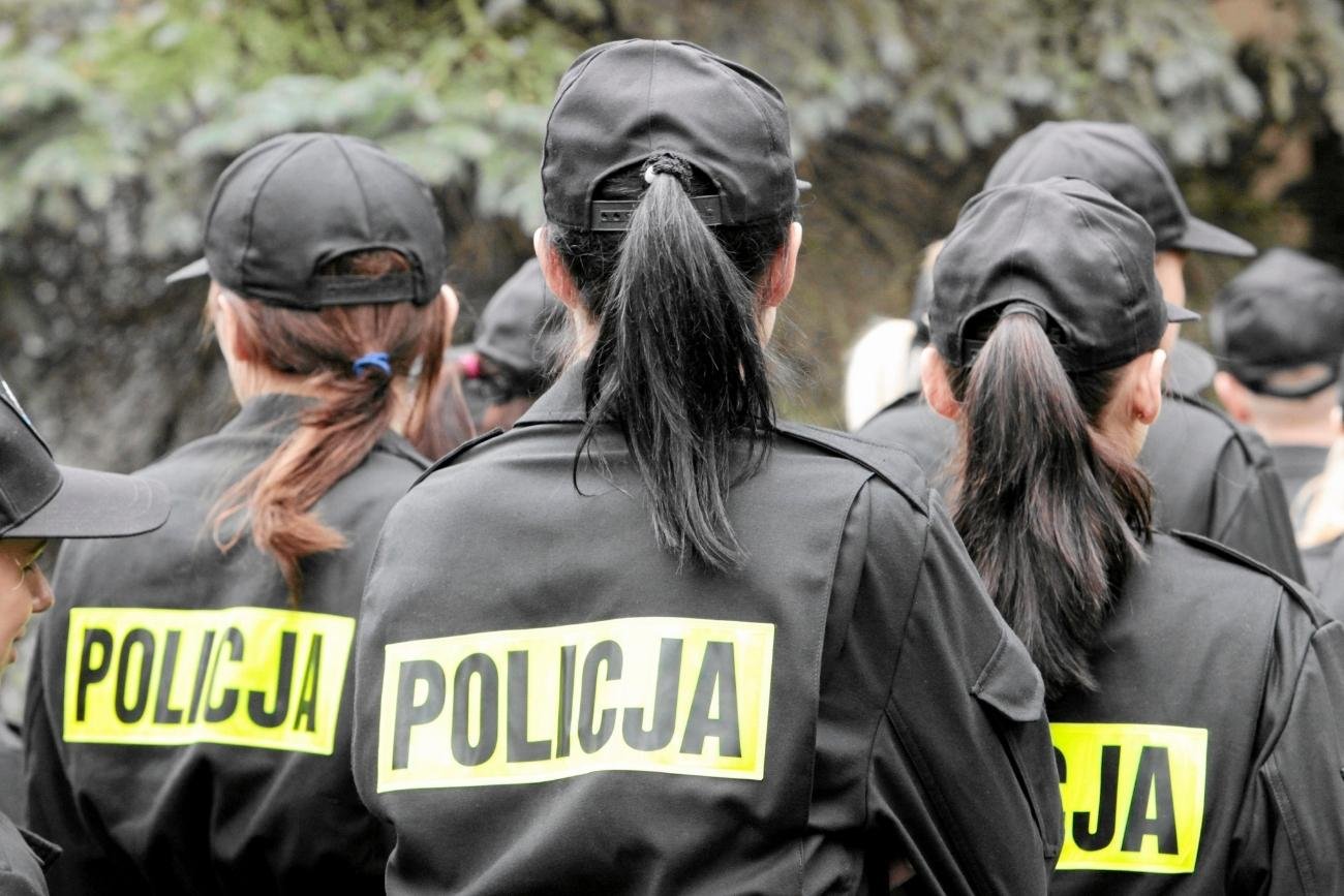 Policjantka miała pobić 11-latka w szkole. Prokuratura stawia zarzuty