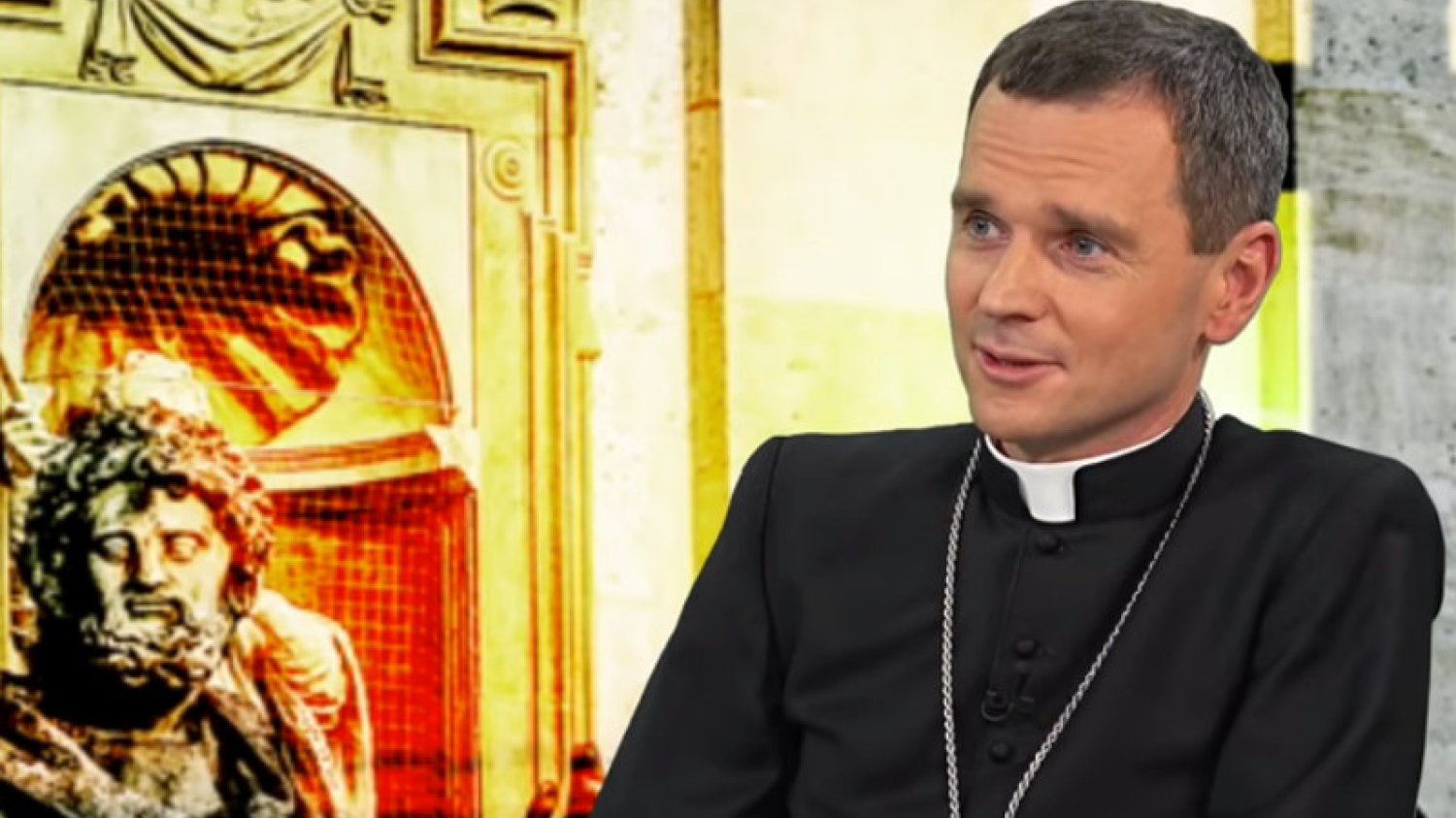 Biskup Mirosław Milewski stwierdził, że bez zlikwidowania "lawendowej mafii" nie uda się rozwiązać obecnych problemów Kościoła.